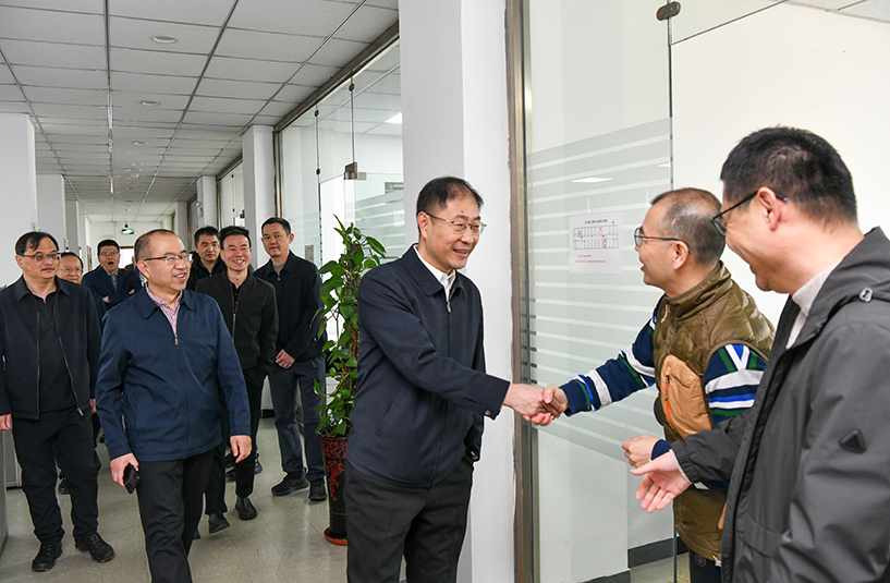 策马争先！朗威公司领导班子节后首日慰问鼓干劲