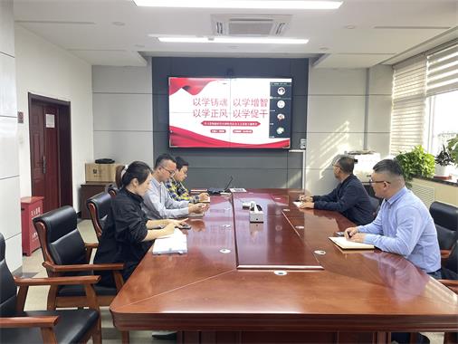 党支部书记讲授专题党课.jpg