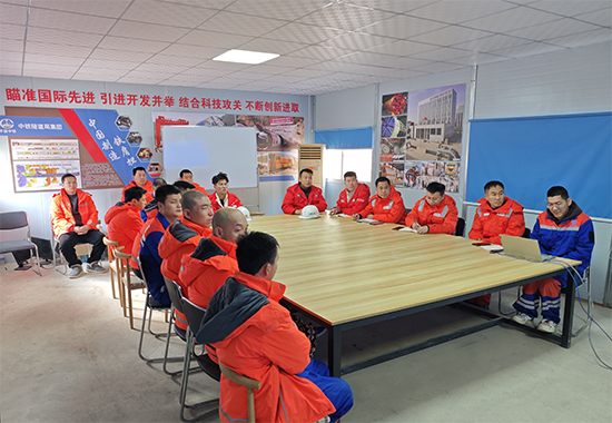 1708417204778196.jpg 安全教育座谈会 拷贝.jpg